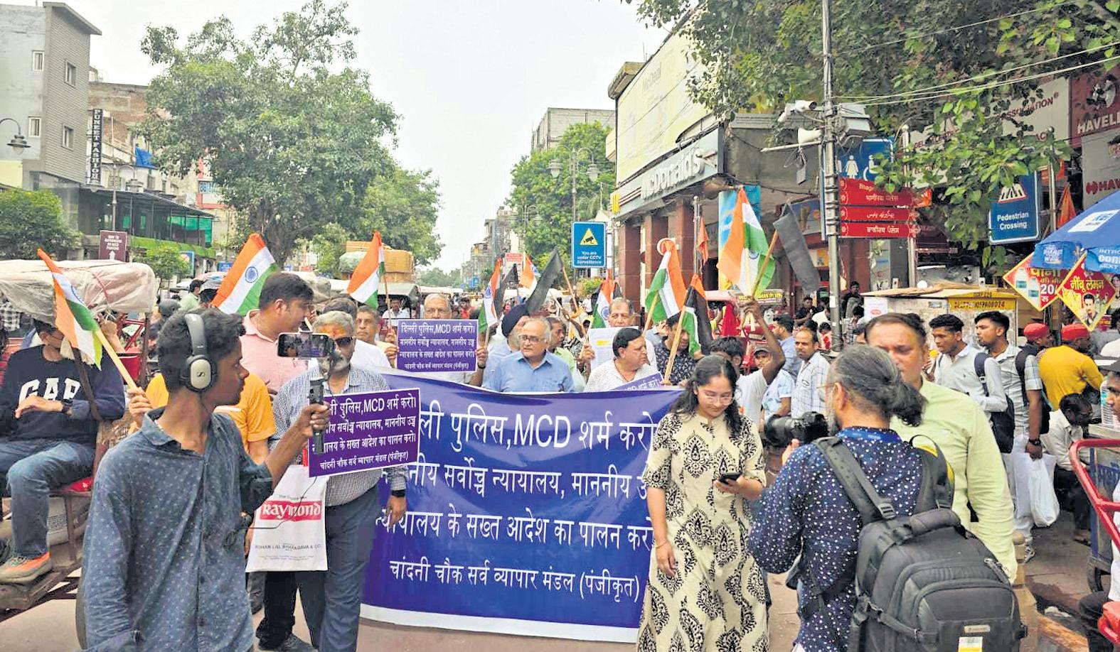 Traders begin protest against illegal encroachments in Chandni Chowk