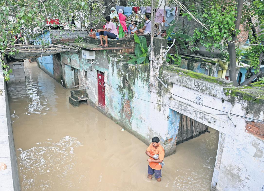 Water enters homes near ghats as Yamuna inches closer to evacuation level