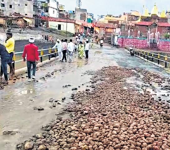 1K Injured in Ritualistic Stone Fight Between 2 Riverside Villages in MP