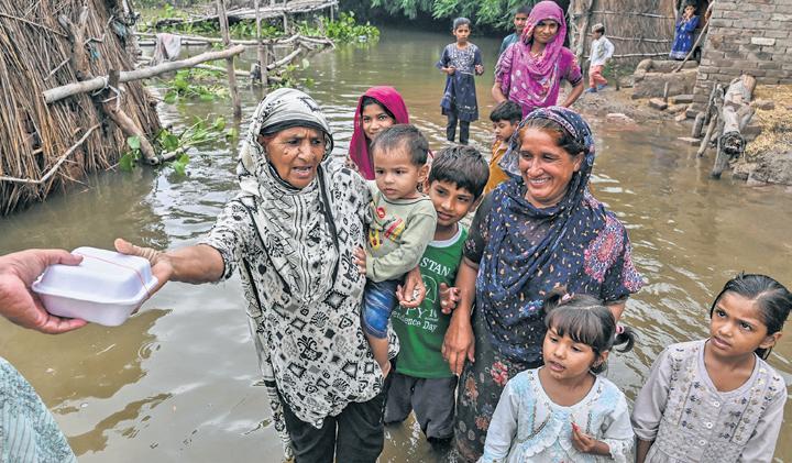 Pak army deployed to tackle deadly floods