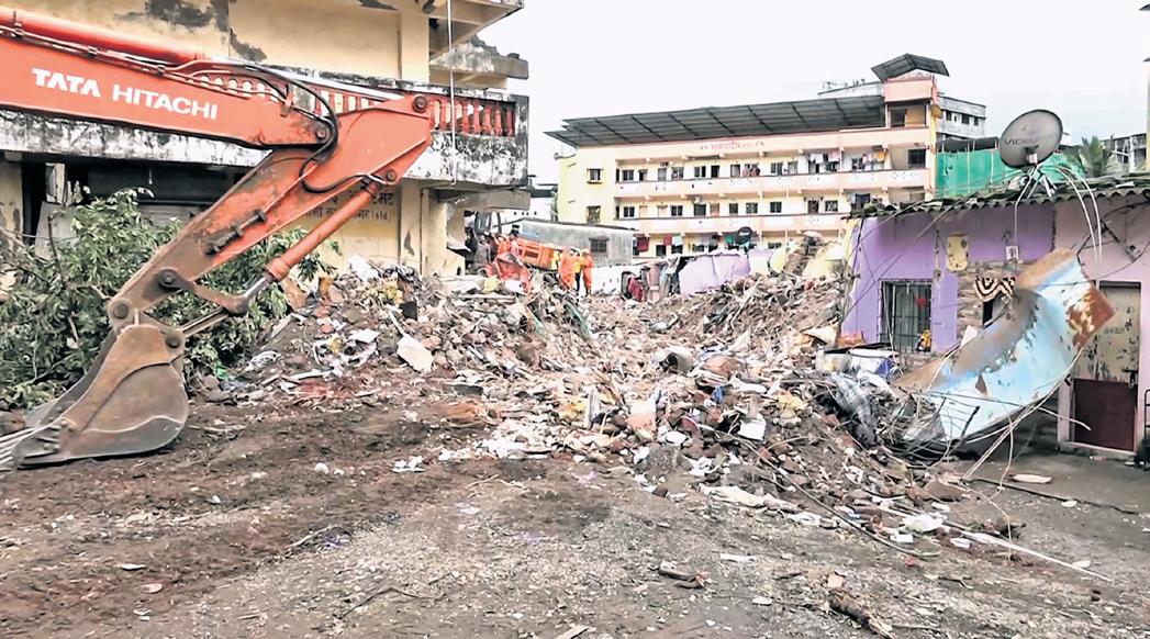 17 Dead as 4-Storey Building Collapses in Mumbai Suburb