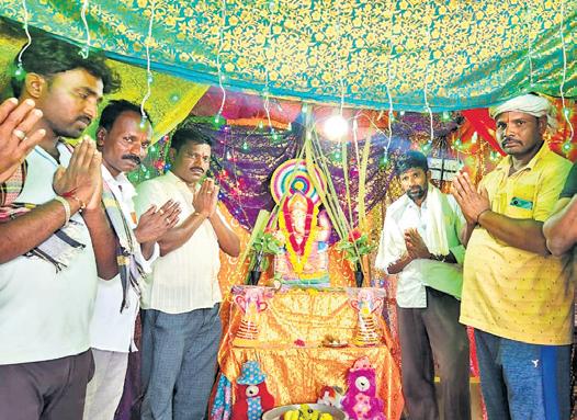 Ganesha carries message of harmony, K'taka Muslim youth celebrate festival