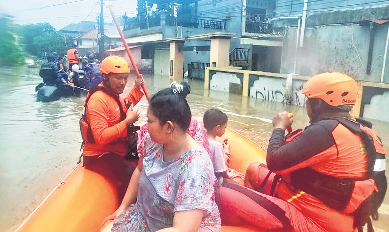 Flash floods in Indonesia leave 15 dead, 6 missing