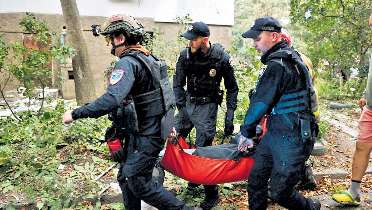 Russia-Ukraine cross-border attacks kill 3 as Zelenskyy prepares to meet Trump