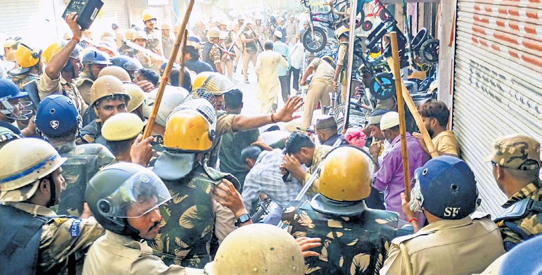 Bareilly on boil as police, locals fight pitched battle over Prophet posters