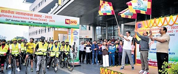 Hundreds of PNB employees take part in cyclothon for vigilance week