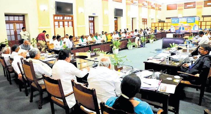 K'taka farmers withdraw protest