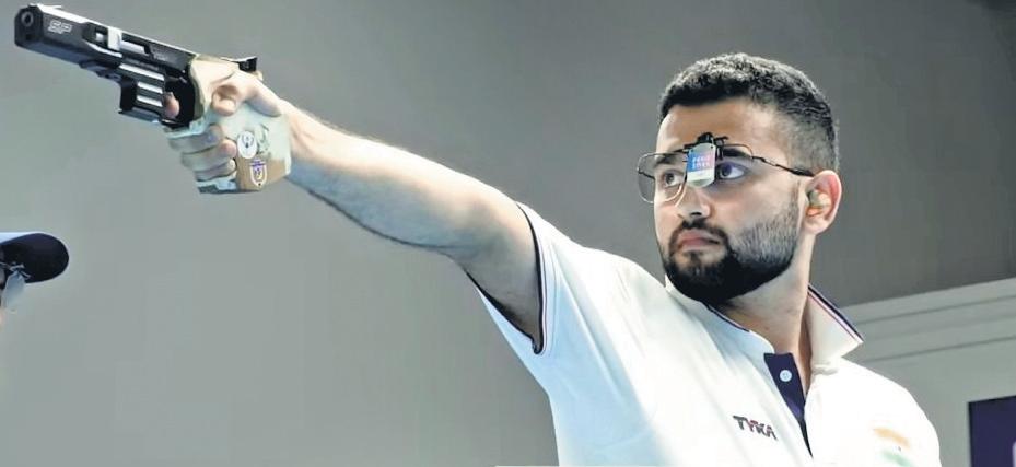 WORLD C'SHIP: ANISH ENDS WAIT, CAPTURES SILVER