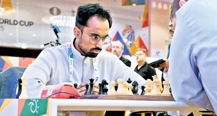 Gujrathi bows out, Karthik advances