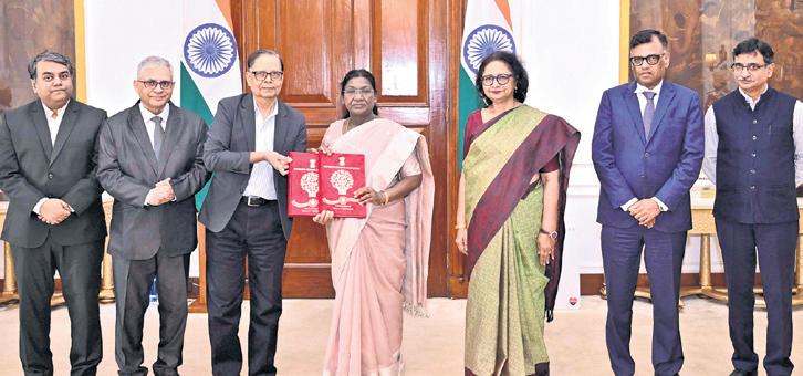 16th Finance Commission submits report to President