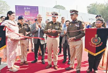 CP inaugurates Delhi Police Pavilion at IITF