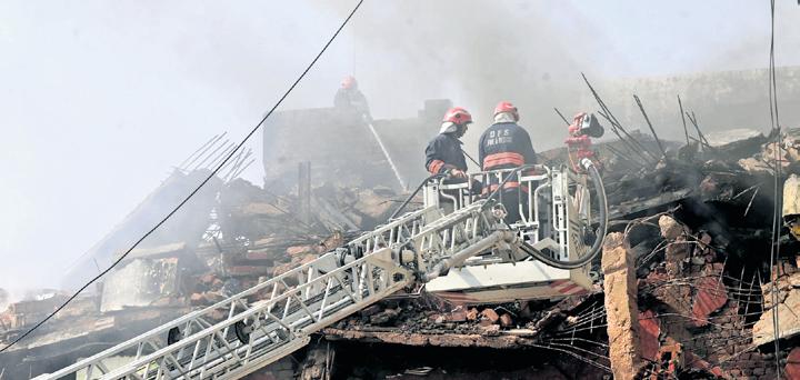 Major fire breaks out at west Delhi godown & one person feared trapped