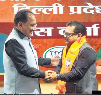 AAP's Rajesh Gupta breaks down after joining BJP