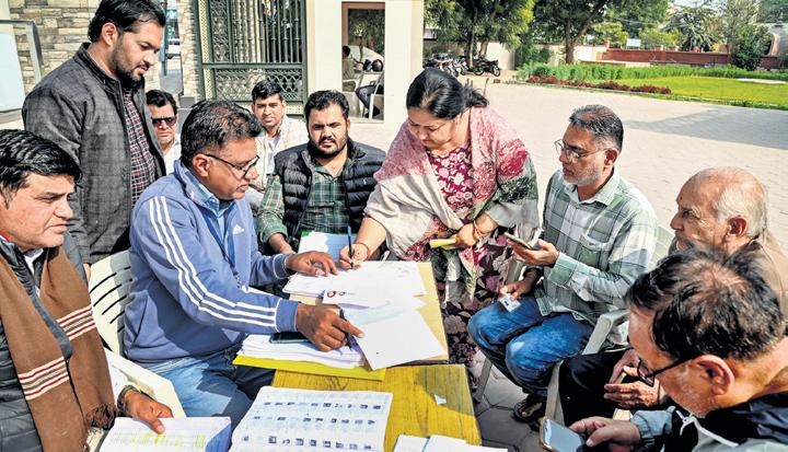 Poll panel extends SIR schedule by one week