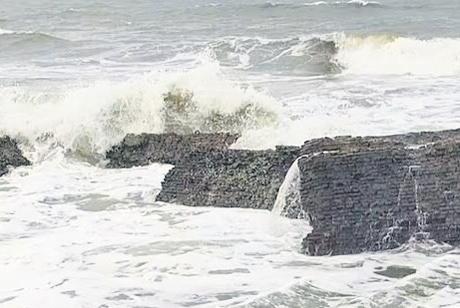 Remnant of cylconic storm Ditwah pounds Chennai and neighbouring districts