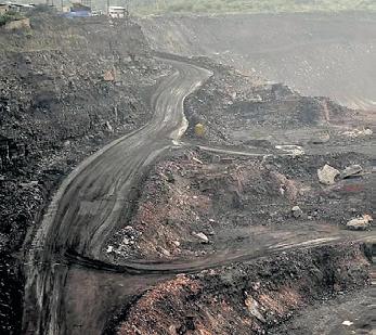 Dhanbad residents resist admin's relocation efforts away from gas leak area