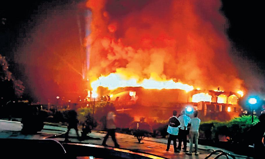 25 killed in blaze at packed Goa nightclub