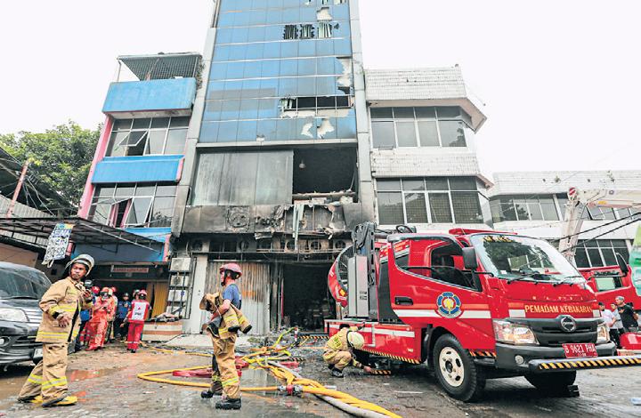 22 dead as fire engulfs office building in Jakarta