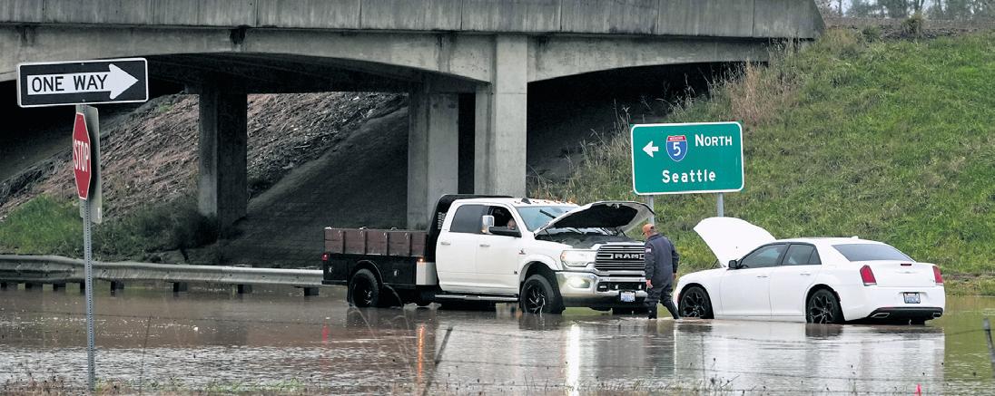 Washington under emergency as torrential rain triggers floods, fear
