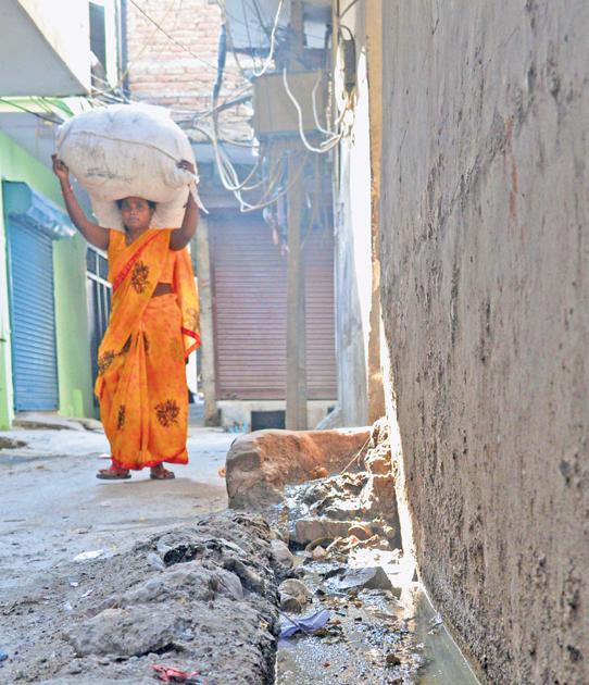 Sewage woes plague Chilla village