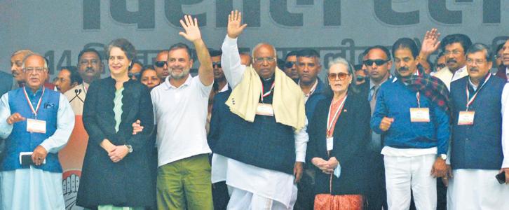 Rahul warns CEC, deputies in Delhi show of strength
