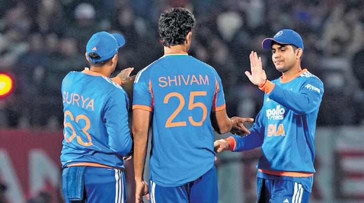 Clinical India take 2-1 lead