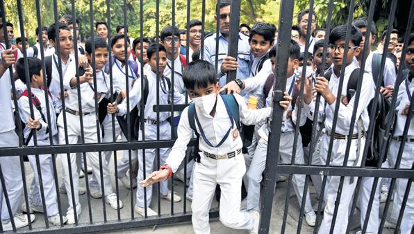 MCD students struggle as classes move online