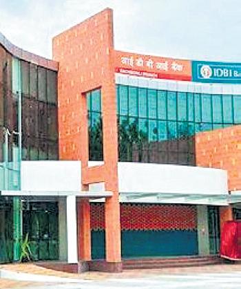Fairfax leads race for IDBI stake with all-cash deal, Kotak also in fray