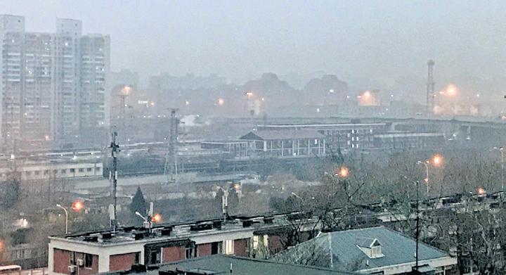 Beijing wakes up to rare 'very unhealthy' smog