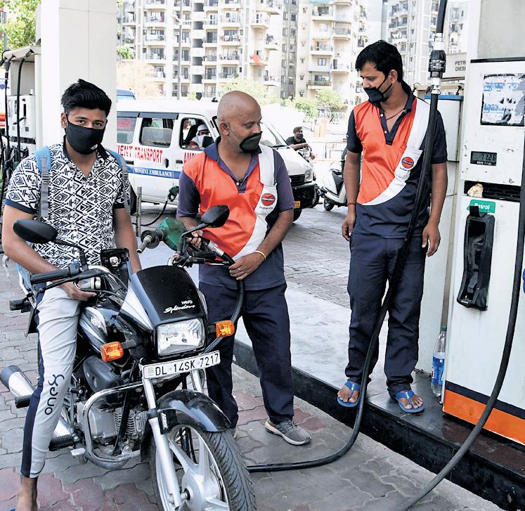 PUC checks yet to begin at fuel pumps in Noida