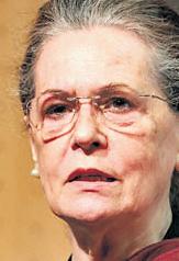 Sonia, Rahul told to reply on ED plea in Herald case