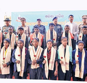 22 top Maoists surrender before DGP in Odisha's Malkangiri district