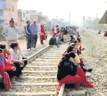 U'khand women protest SC's tough order on forest border