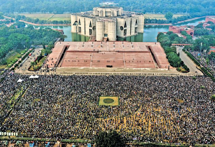 Zia laid to rest as thousands of mourners bid farewell