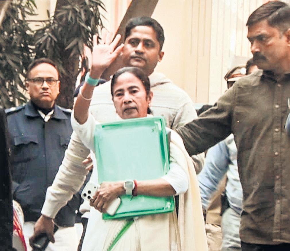 Didi crashes ED’s raid party, seizes docs