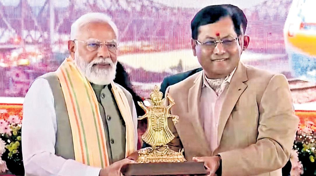 PM kicks off projects worth ₹830 cr, three Amrit Bharat trains in Bengal