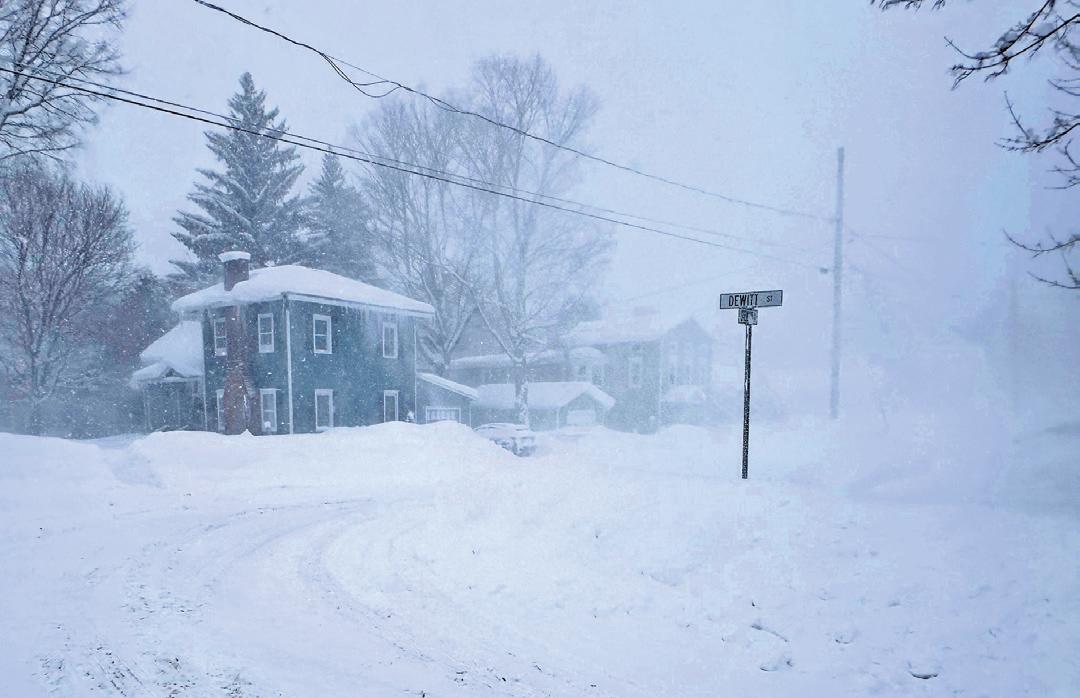 Massive winter storm paralyses 40% of US population