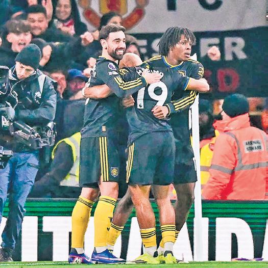 Man Utd dent Arsenal title bid with huge win