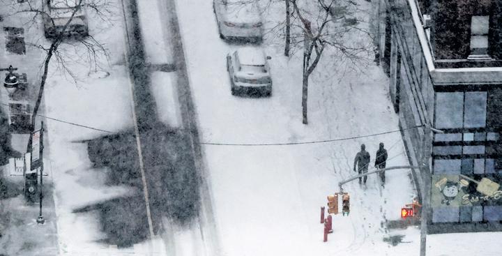 US winter storm leaves 840,000 without power; millions under warnings