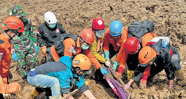 Landslide leaves 72 missing as more bodies found