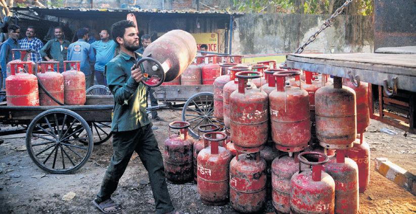 Fear of LPG shortage triggers long queues outside gas agencies in city