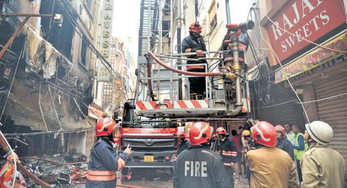 Witnesses allege fire rescue lapses, recall chaos