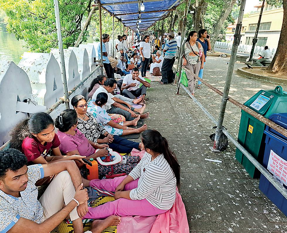 No special queues for VIPS during sacred tooth relic exposition - DIG