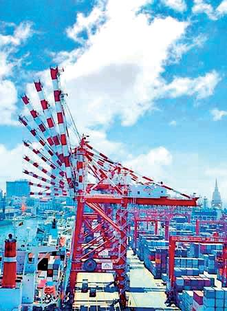 Port of Colombo sees transshipment volumes dip in 1Q