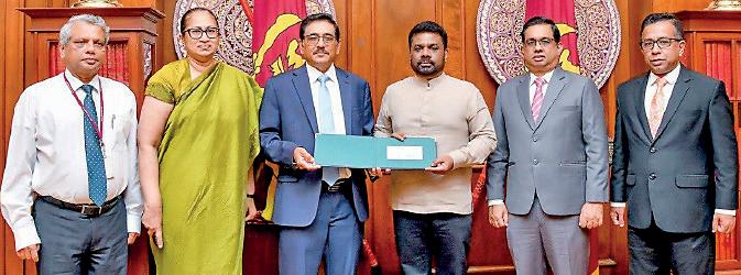 Central Bank issues Rs.2000 circulated commemorative currency note to mark 75th anniversary