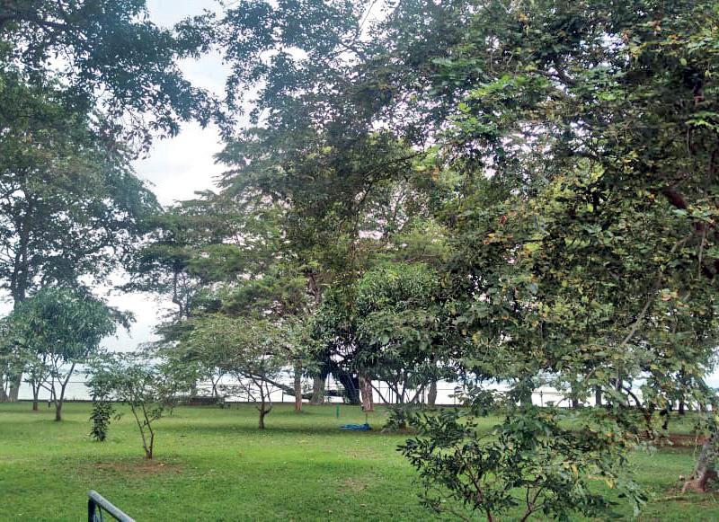 HOW BIGWIGS ENCROACHED PARAKRAMA SAMUDRAYA TO BUILD A HOTEL AND GARDEN