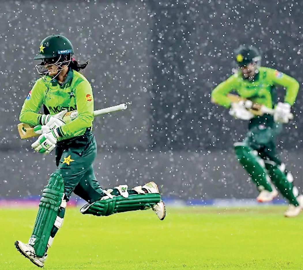 SRI LANKA AND PAKISTAN SHARE SPOILS IN WASHED OUT WORLD CUP CLASH