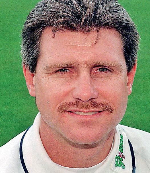 Robin Smith dies age 62