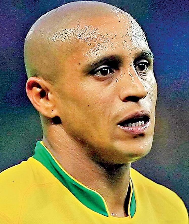Brazil legend Roberto Carlos 'recovering well'
