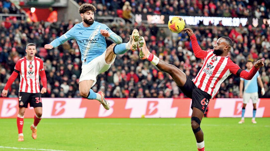 Man City fall behind Arsenal in title race
